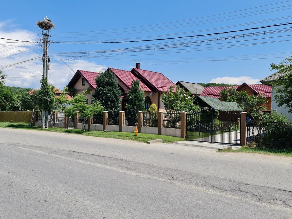 Property building, Neighbourhood