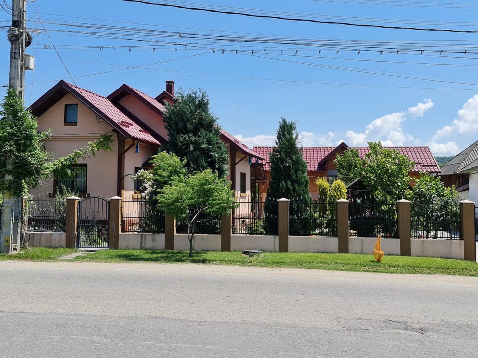 Property building, Neighbourhood