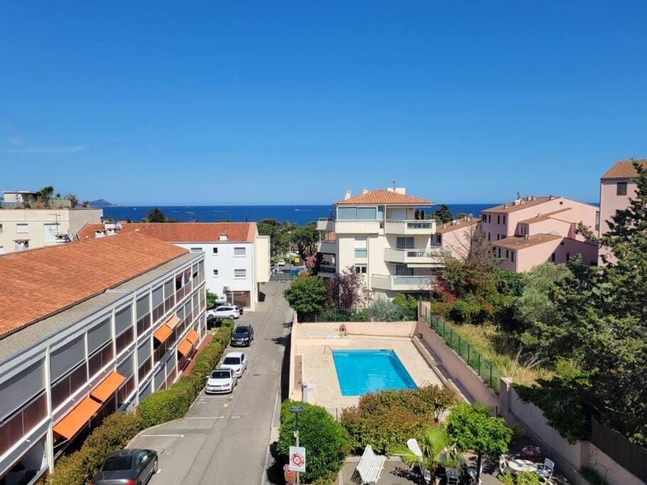 Neighbourhood, Pool view, Sea view, Swimming pool, Parking
