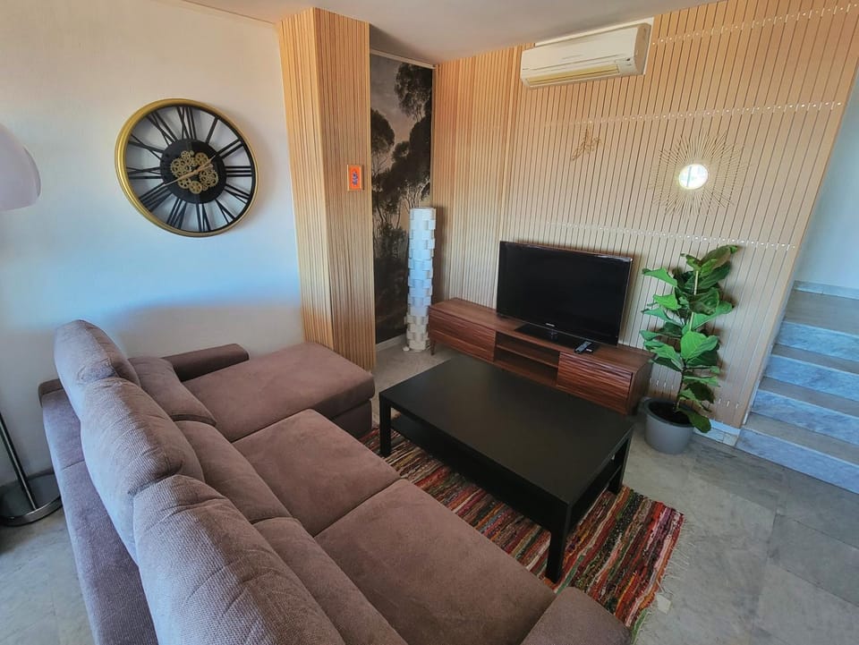 Communal lounge/ TV room, TV and multimedia, air conditioner
