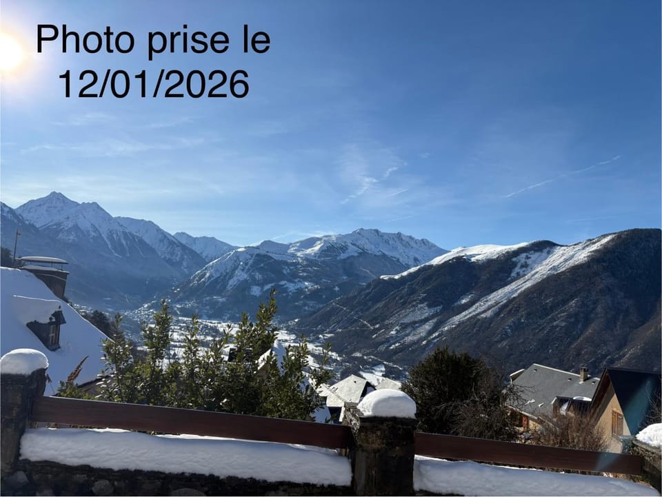Tiny House tout confort au cœur des Pyrénées calme, vue et détente Chalet in Occitanie