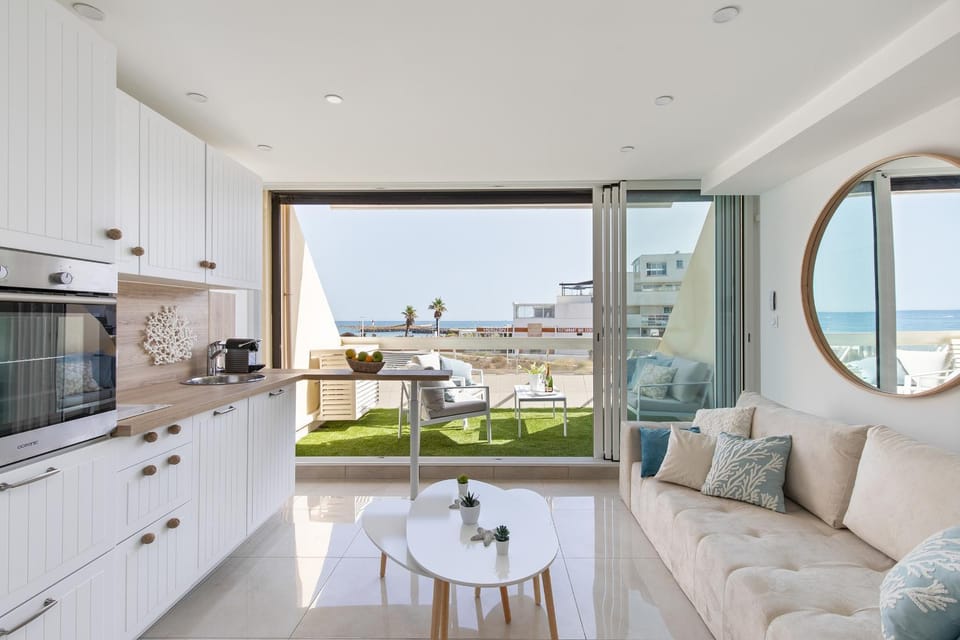 View (from property/room), Balcony/Terrace, Kitchen or kitchenette