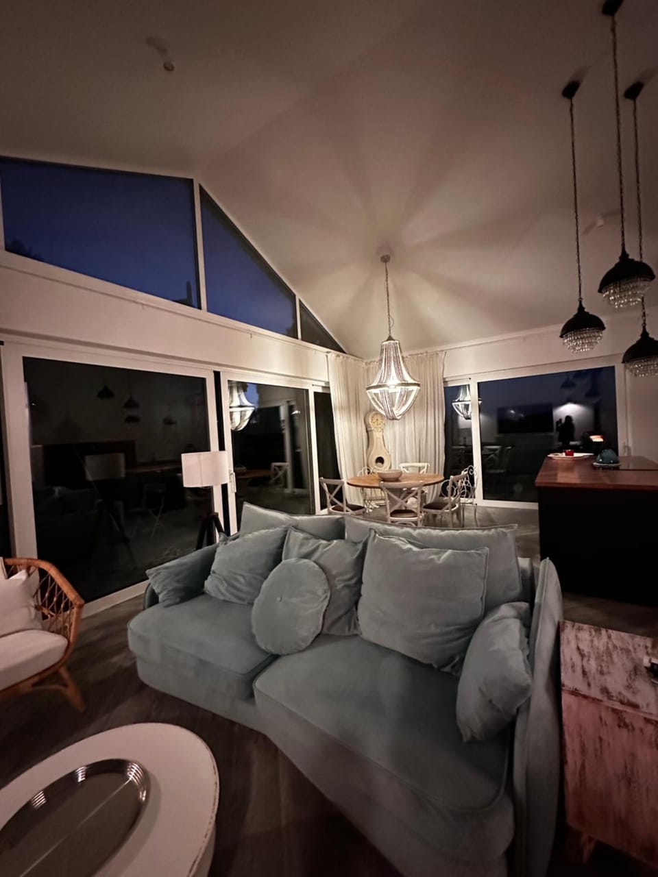 Bed, Living room, Photo of the whole room, Seating area
