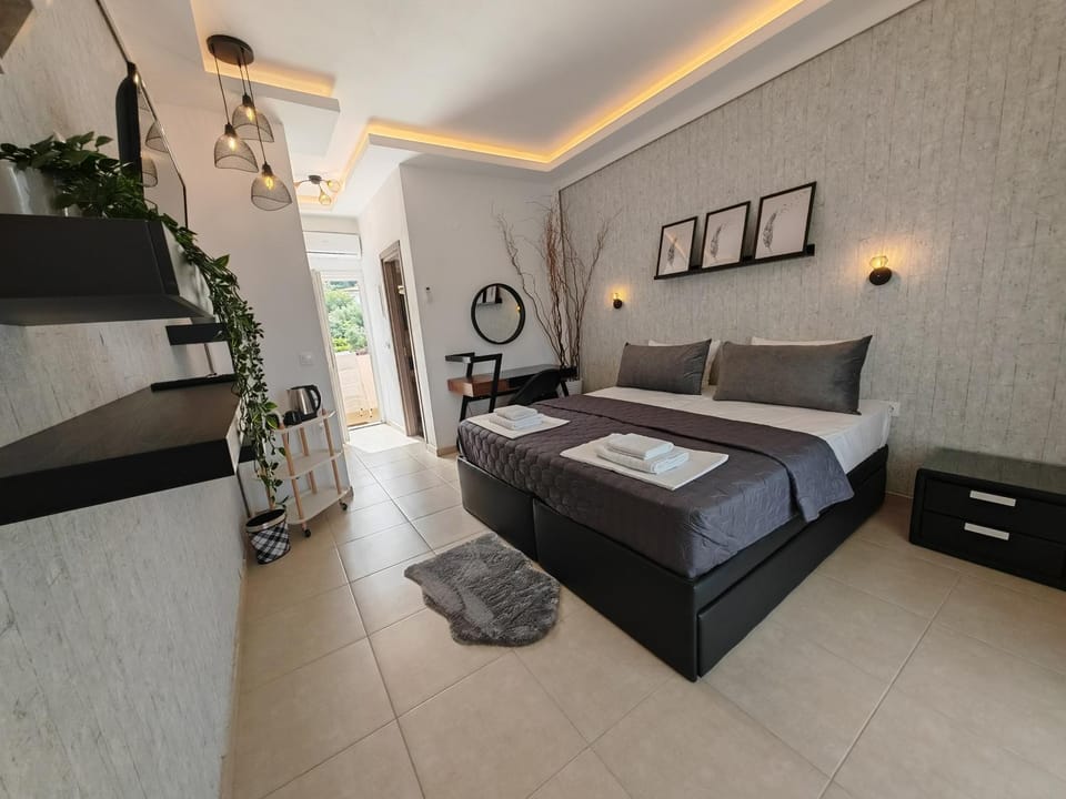 Bed, TV and multimedia, Photo of the whole room