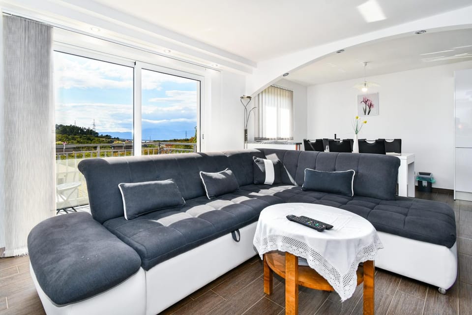 Apartman Lavanda sa bazenom i okućnicom 4* Apartment in Primorje-Gorski Kotar County