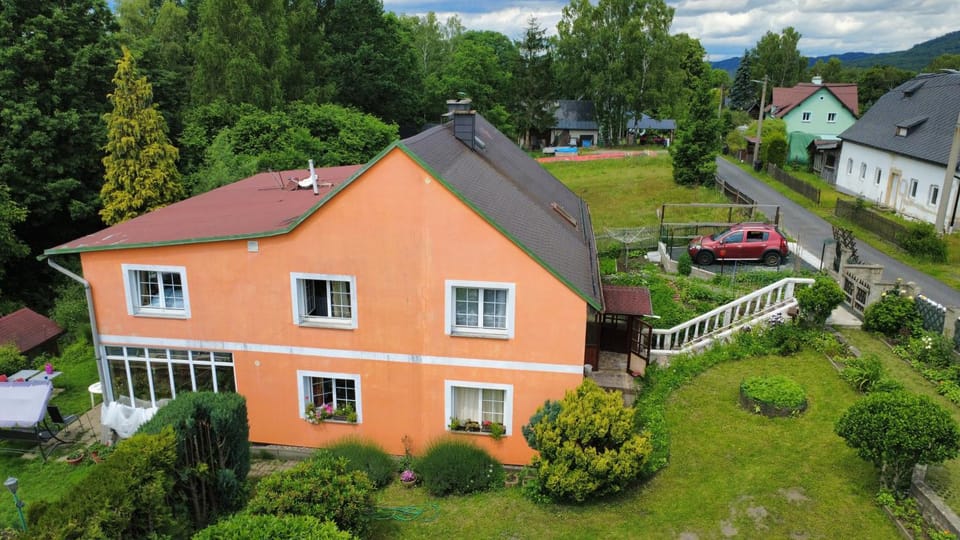 Property building, Location