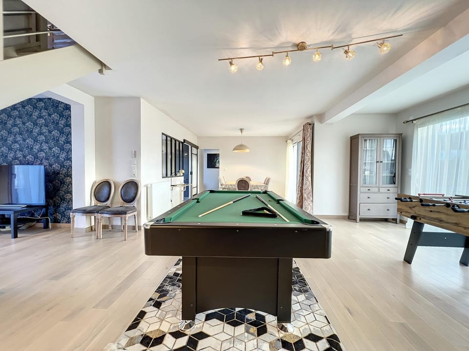 Billiard, Living room