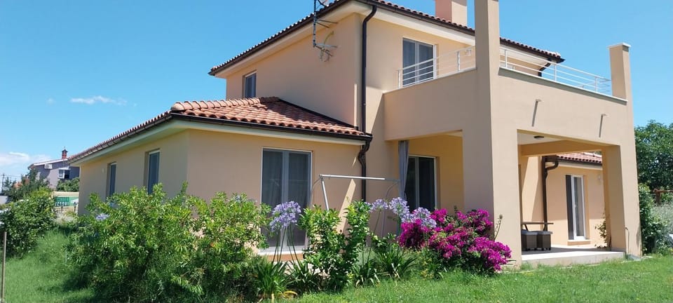 Property building, Garden view