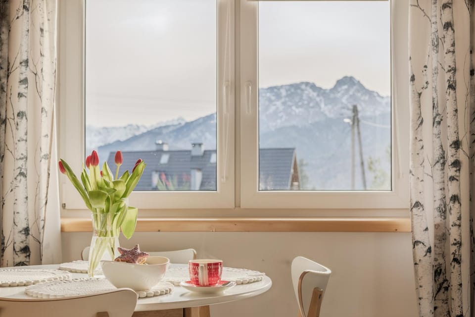 Dining area, Mountain view