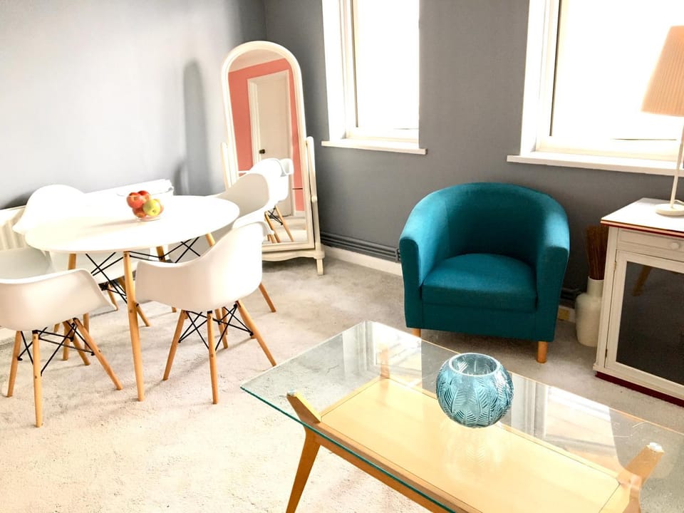 Family Room - Spacious place with full kitchen Bed and Breakfast in Kingston upon Thames