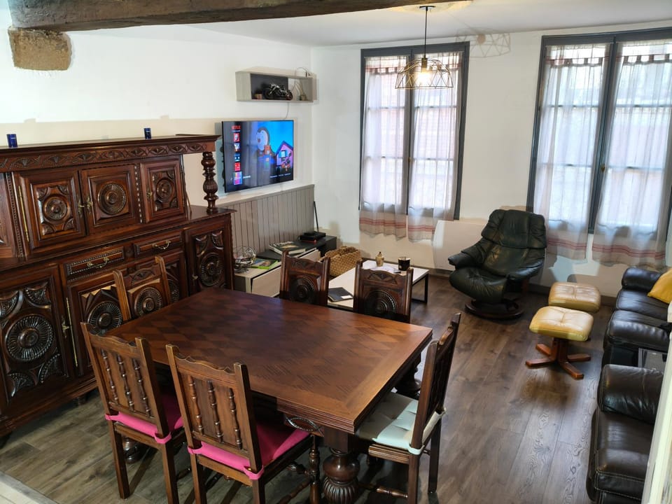 Living room, Seating area, Dining area