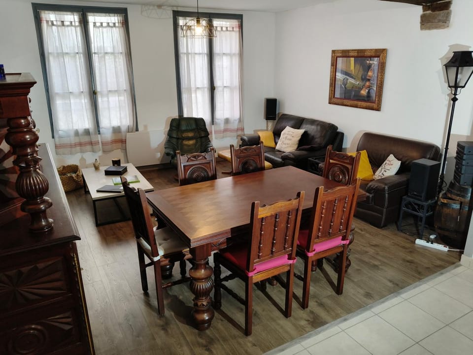Living room, Seating area