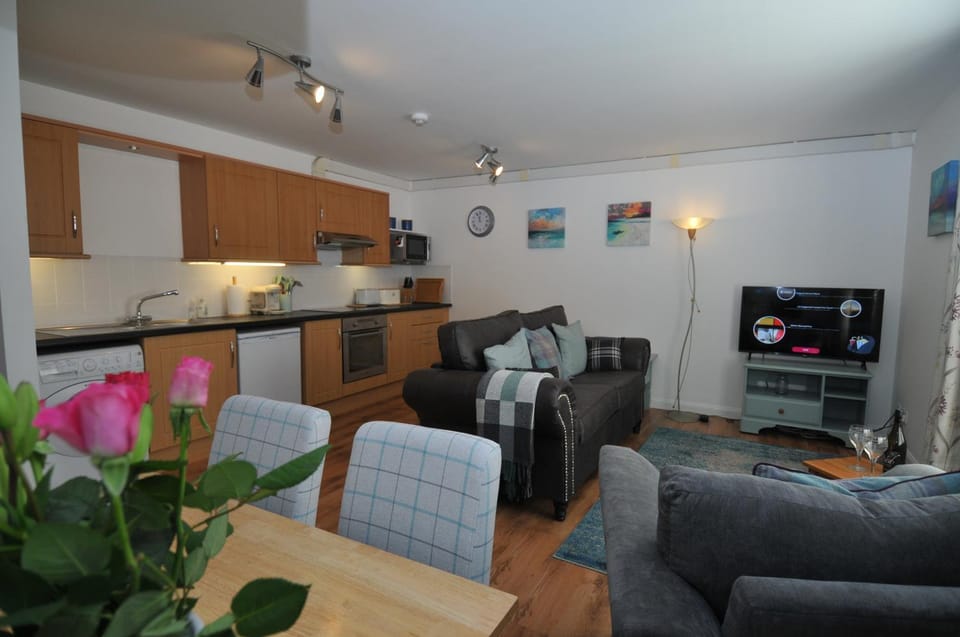 Kitchen or kitchenette, Living room, Seating area