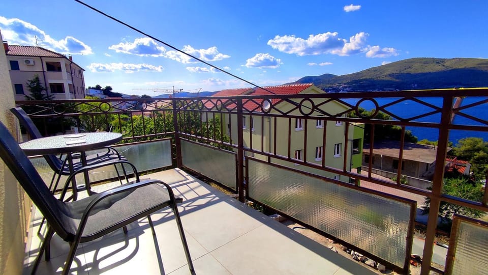 Balcony/Terrace, City view, Mountain view, Sea view