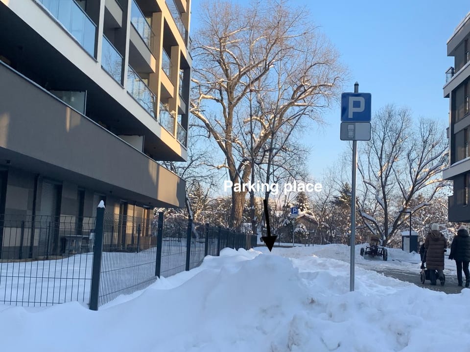 Property building, Garden, Parking