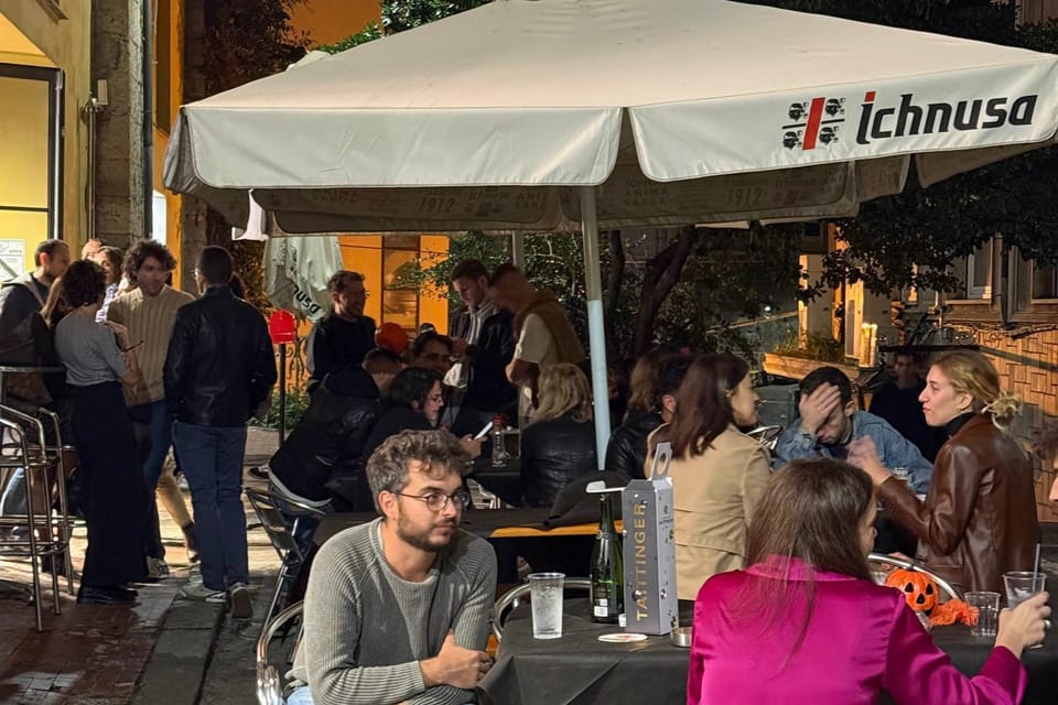 Restaurant/places to eat, People