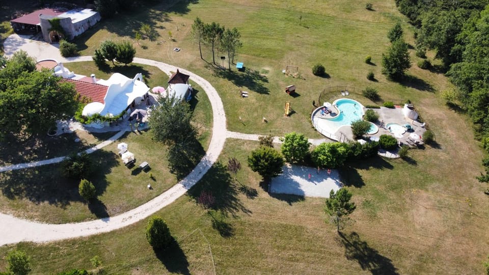 Bird's eye view, Pool view