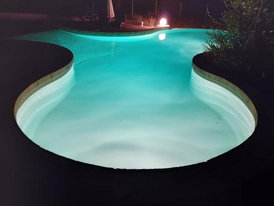 Swimming pool, Swimming pool