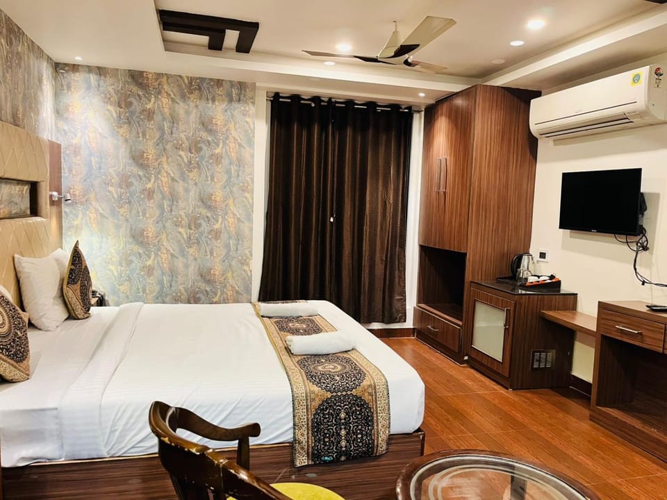 Bed, TV and multimedia, Photo of the whole room