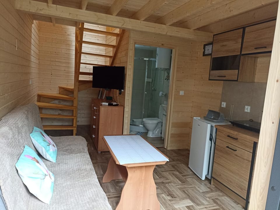 TV and multimedia, Kitchen or kitchenette, Living room, Seating area