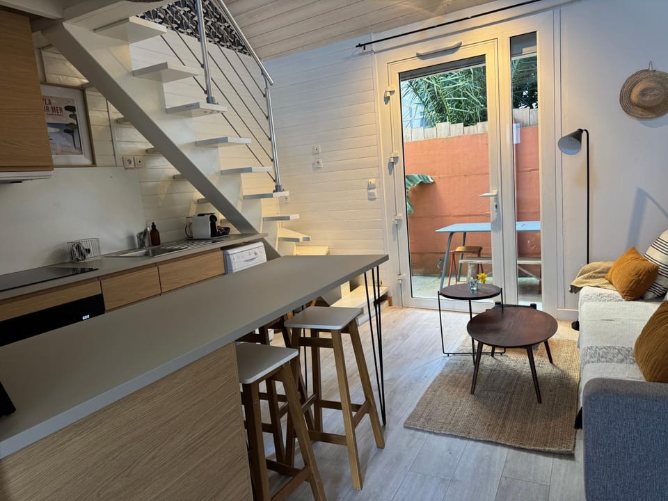 Kitchen or kitchenette, Living room, Dining area