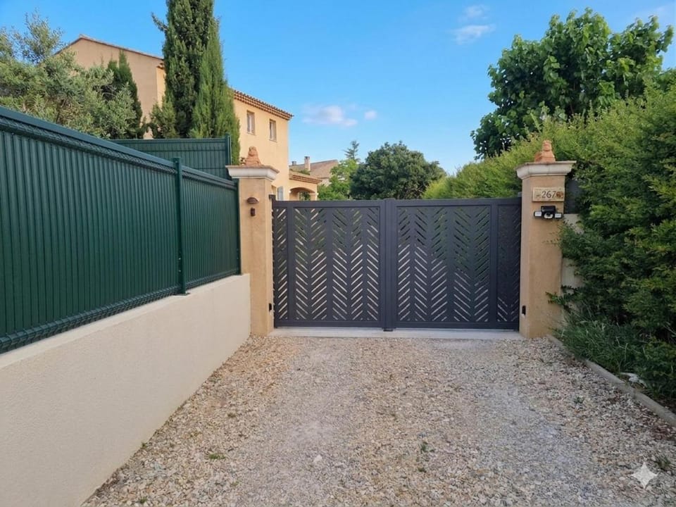 Villa près des remparts Country House in French Riviera