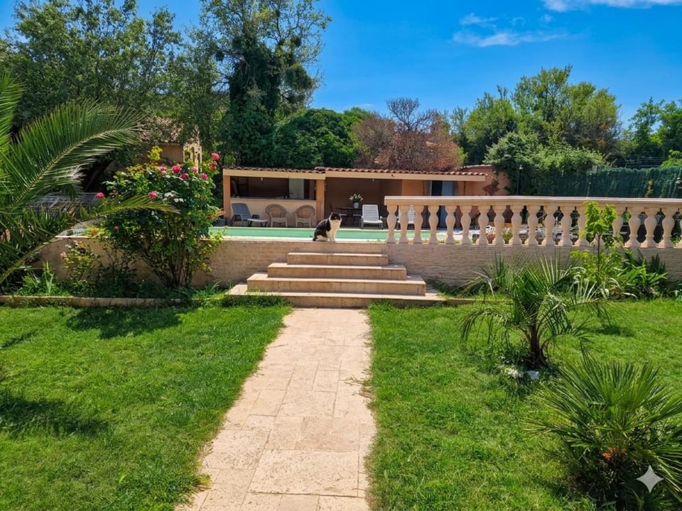 Villa près des remparts Country House in French Riviera