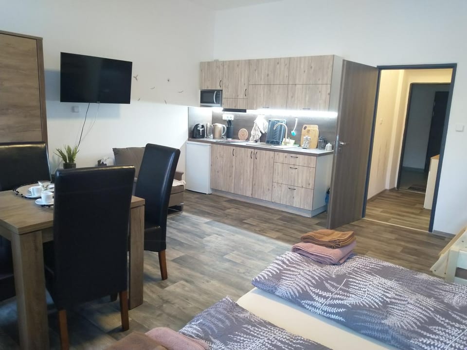TV and multimedia, Kitchen or kitchenette, Dining area