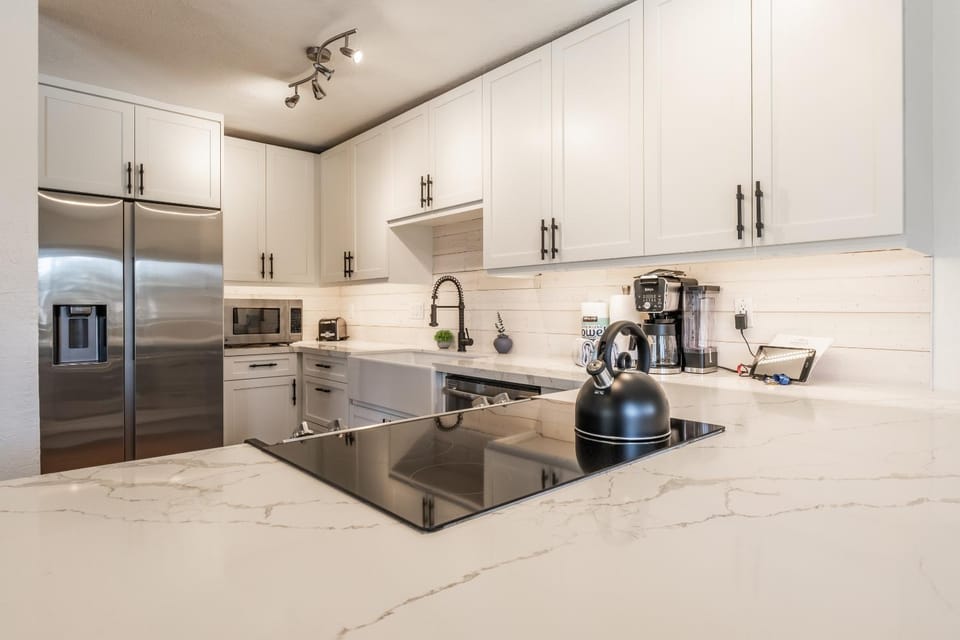 Chamonix 24 is a 2bed plus loft 3 bath Upgraded Canyon Ldge Nearly Ski in Ski Out Sleeps 8 House in Mammoth Lakes