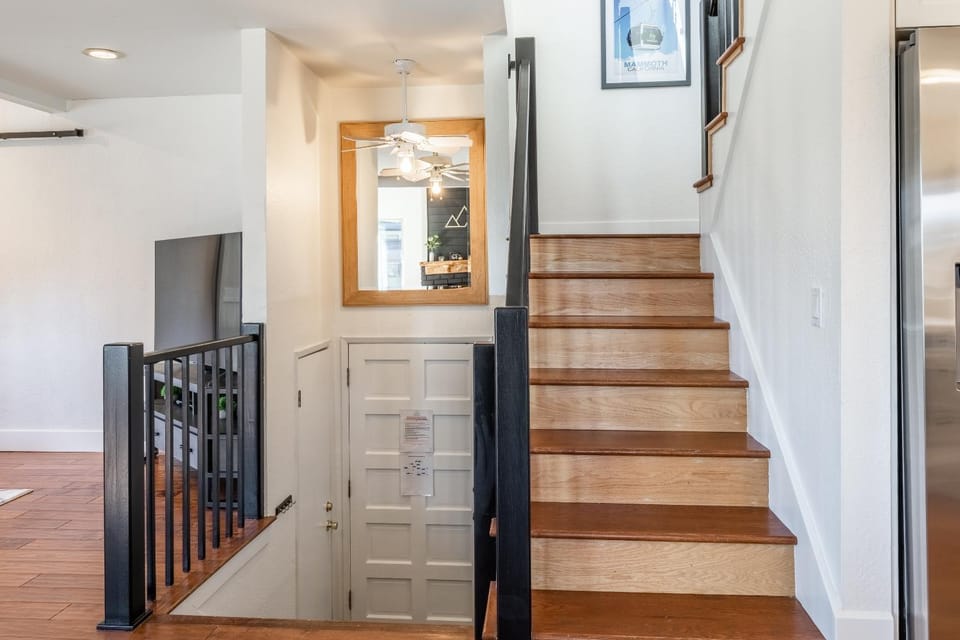 Chamonix 24 is a 2bed plus loft 3 bath Upgraded Canyon Ldge Nearly Ski in Ski Out Sleeps 8 House in Mammoth Lakes