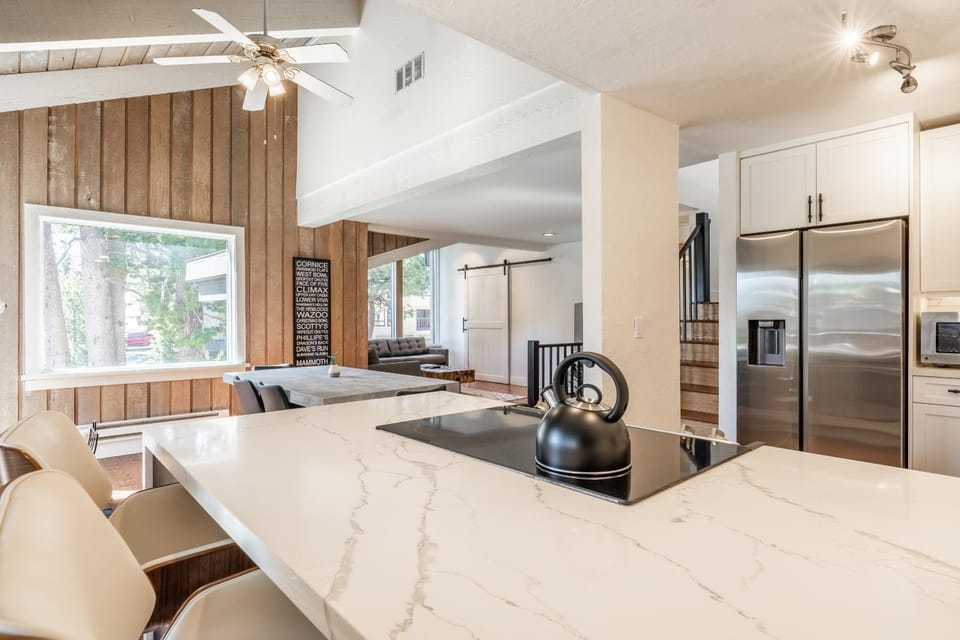 Chamonix 24 is a 2bed plus loft 3 bath Upgraded Canyon Ldge Nearly Ski in Ski Out Sleeps 8 House in Mammoth Lakes