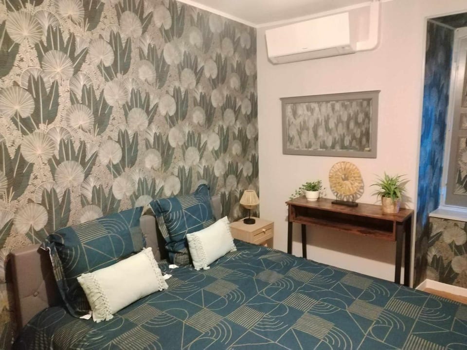 Chambre d'hote Familiale de la maison Bleue Bed and Breakfast in Brittany