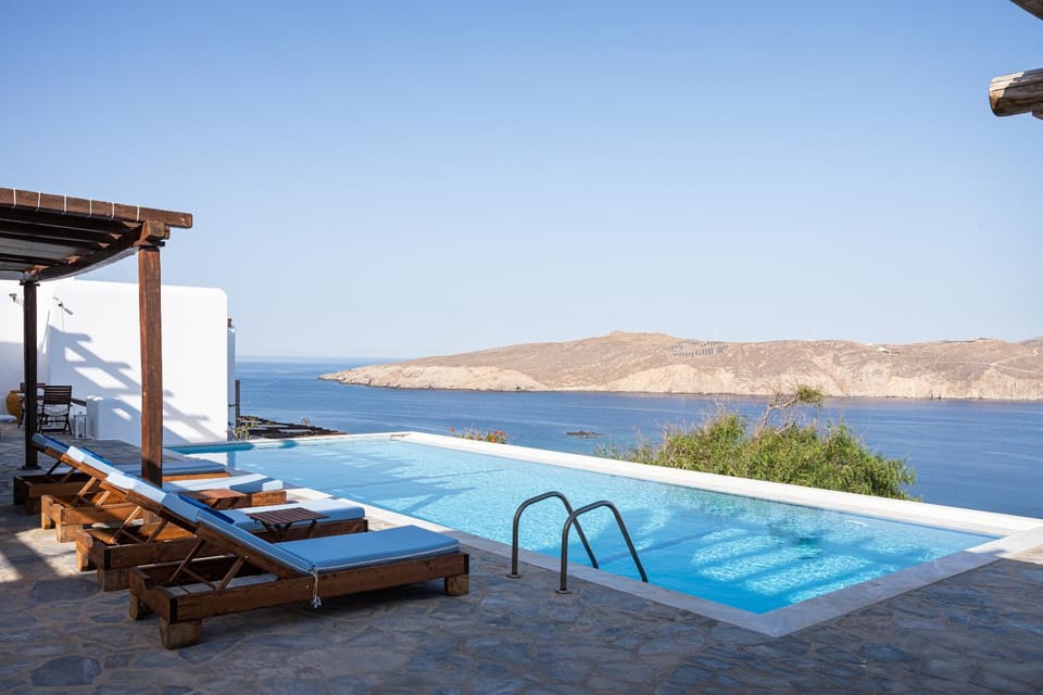 Pool view, Swimming pool, sunbed