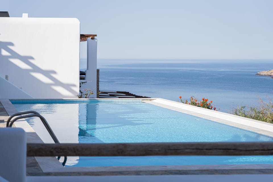Pool view, Sea view