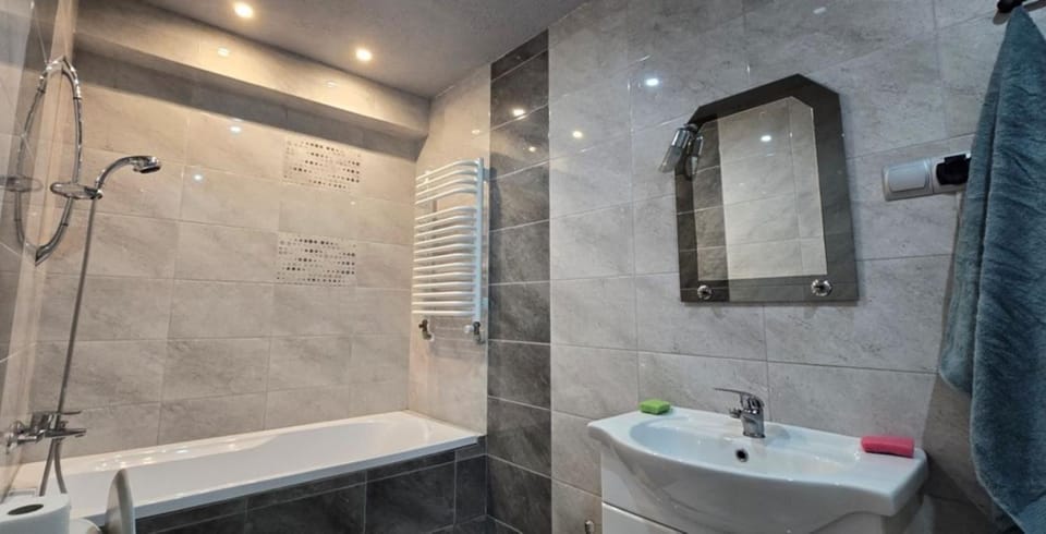 Bathroom, Bath