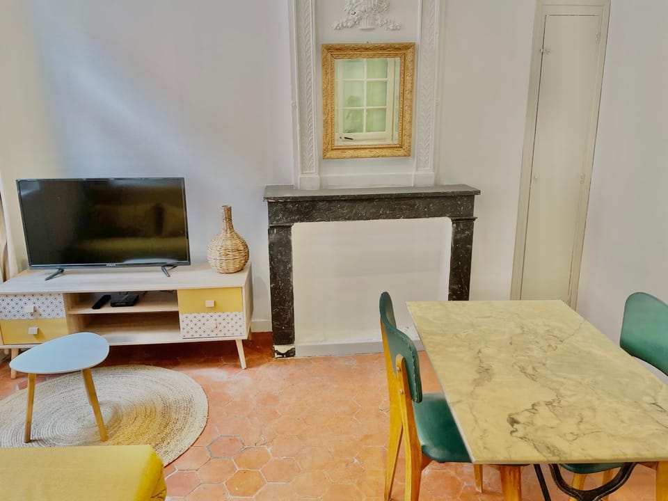 TV and multimedia, Living room, Dining area