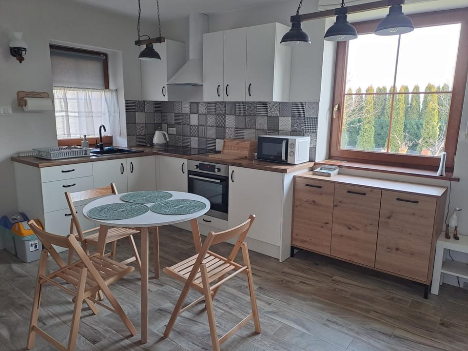 Kitchen or kitchenette, Dining area, minibar, pet friendly, stove