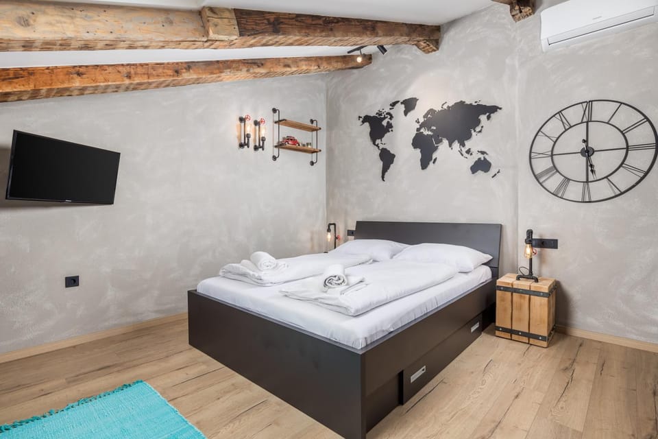 Bed, Bedroom