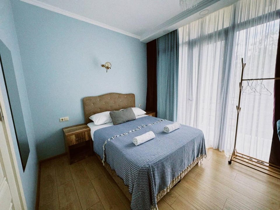 Bed, Photo of the whole room, towels