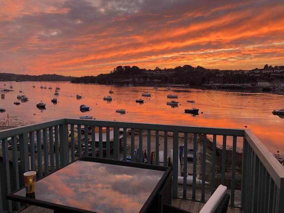 Balcony/Terrace, River view
