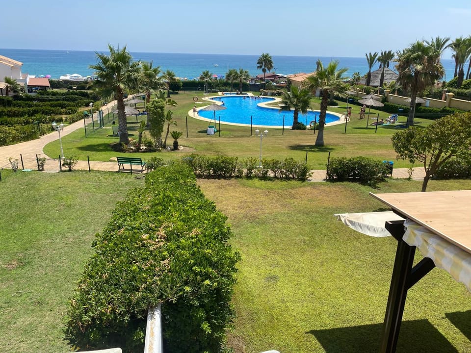 Magnifico Chalet primera línea de playa Manilva House in Costa del Sol