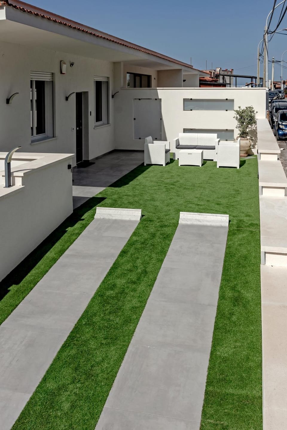 Property building, Day, Garden view, sunbed