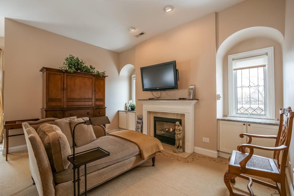 Harvey House Bed & Breakfast Bed and Breakfast in Oak Park