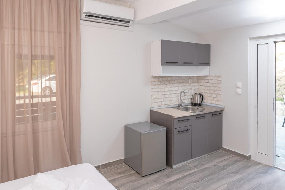 kitchen, air conditioner