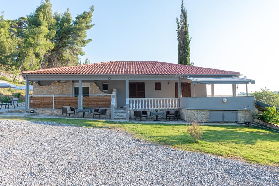 Property building, Garden, Balcony/Terrace, Garden view