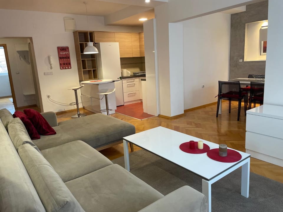 Kitchen or kitchenette, Living room, Dining area
