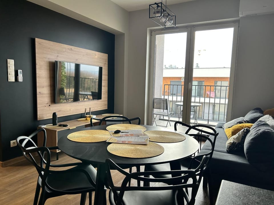 TV and multimedia, Dining area