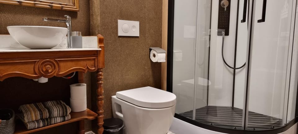 La Chèvre Folle - Stay in Style featuring a Free basic Breakfast Bed and Breakfast in Ostend