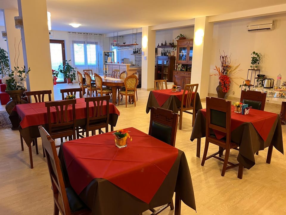 Restaurant/places to eat, Breakfast
