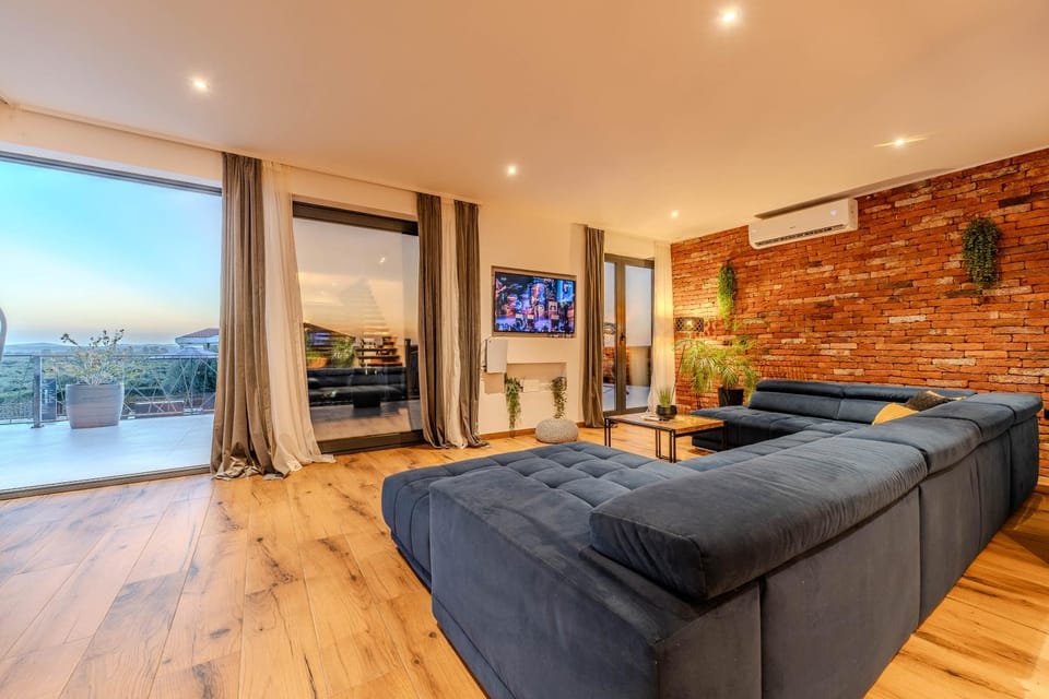 Communal lounge/ TV room, TV and multimedia, Living room, Seating area, Evening entertainment